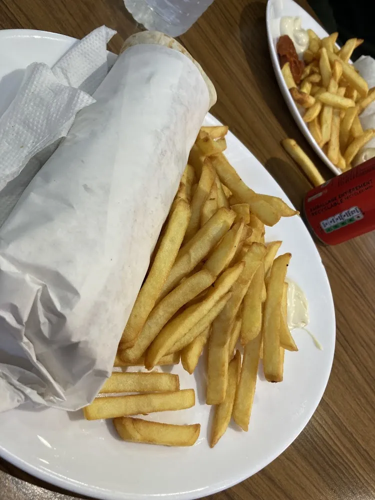 Kebab Galette Salade Tomate Onion Mayonnaise Frite Mayonnaise